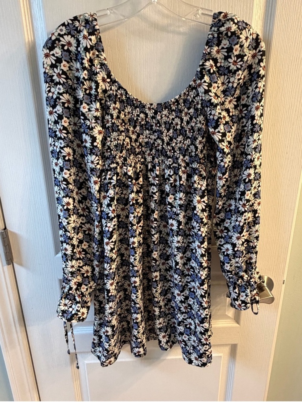 Forever 21 Navy Floral Smocked Peasant Top